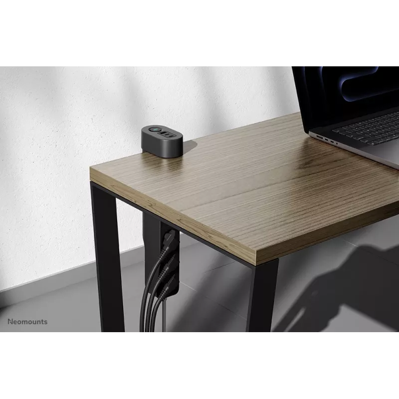 Neomounts DS22-840BL6 Tomada de secretária com grampo e ligações USB-C e USB-A – carregamento rápido