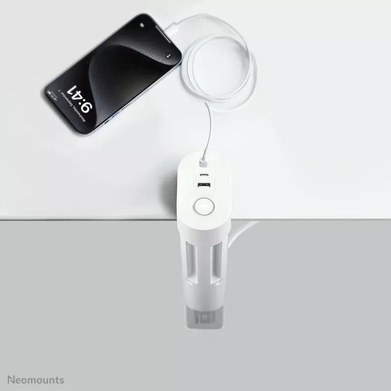 Neomounts DS22-840WH6 Tomada de secretária com grampo e ligações USB-C e USB-A – carregamento rápido