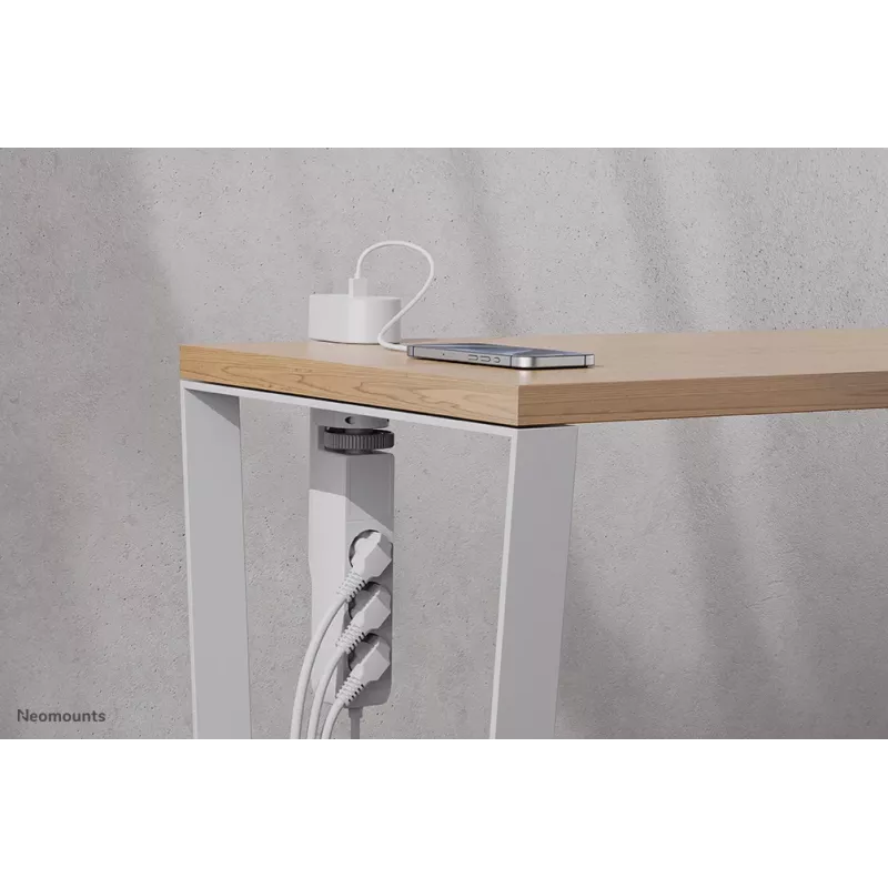 Neomounts DS22-840WH6 Tomada de secretária com grampo e ligações USB-C e USB-A – carregamento rápido
