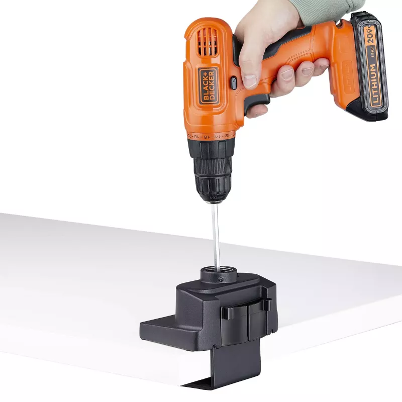 StarTech.com Suporte de secretária para três monitores até três ecrãs de 27 polegadas, VESA 75x75/100x100, ajuste dos braços sem ferramentas, montagem por grampo C/passagem de cabos, braços com apoio de mola