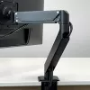 Suporte de secretária com mola a gás para monitor Arctic X1-3D — para ecrãs até 43 polegadas / 10 kg, VESA 75x75–100x100, preto
