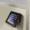 Suporte seguro para tablet StarTech.com - montagem em secretária ou parede, preto, 24,6 cm (9,7 polegadas), iPad 9,7 polegadas, aço, 1,3 cm, chave