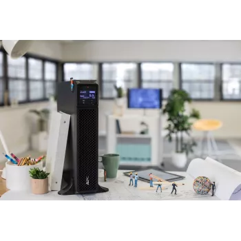 APC Smart-UPS On-Line, 3kVA, torre, 208V/230V, 6x tomadas C13+2x C19 IEC, SmartSlot, autonomia estendida, sem kit de calhas