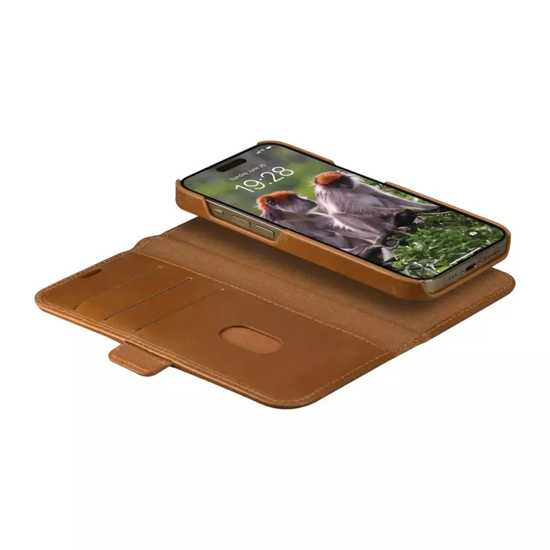 Capa tipo carteira dbramante1928 Lynge iPhone 15 Pro castanha