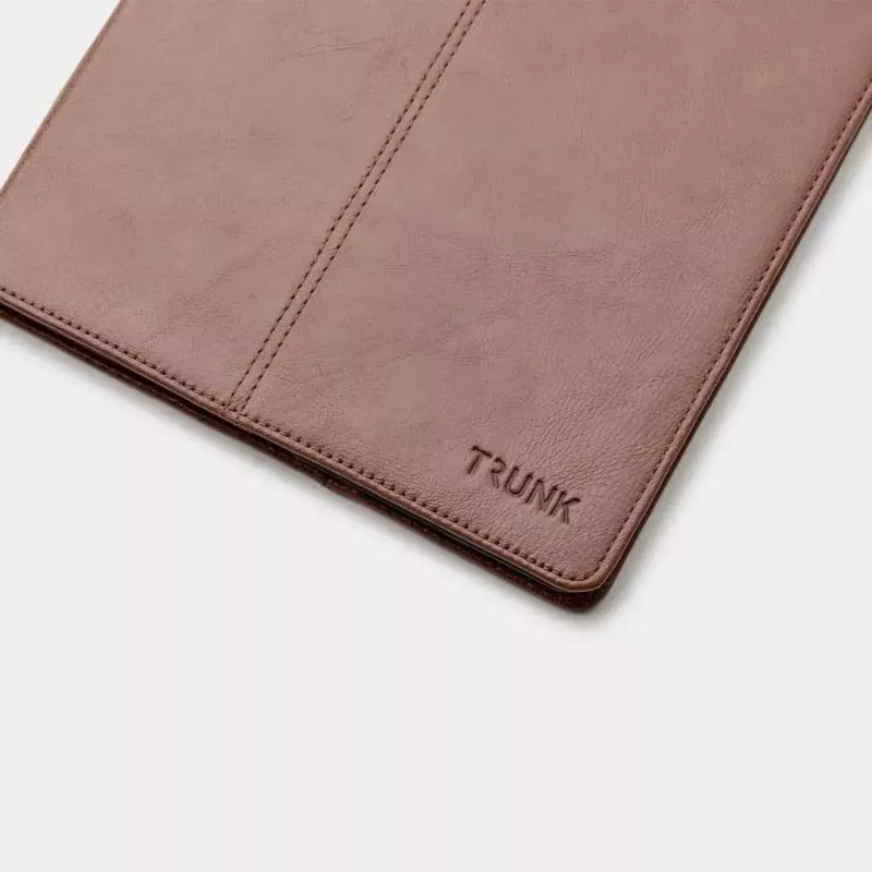 Capa folio Trunk TR-LEAIPC10-BRW para iPad 10,2 polegadas, castanha