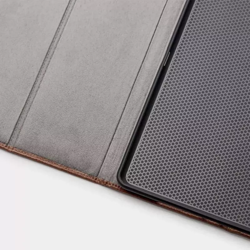 Capa folio Trunk TR-LEAIPC10-BRW para iPad 10,2 polegadas, castanha