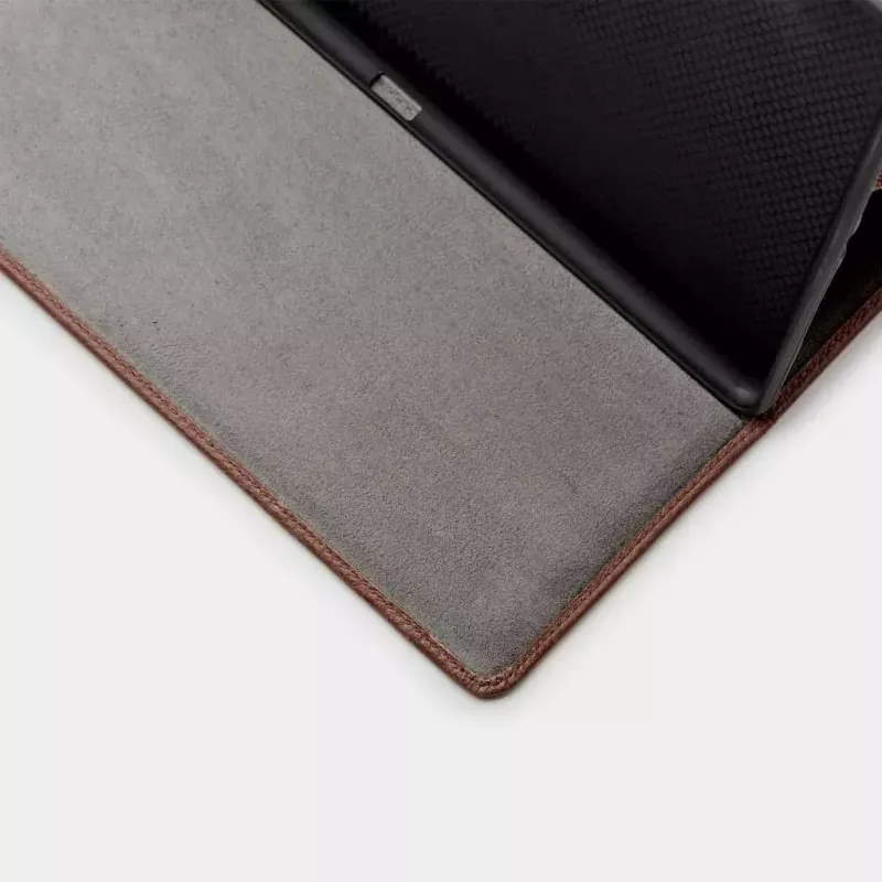 Capa folio Trunk TR-LEAIPC10-BRW para iPad 10,2 polegadas, castanha