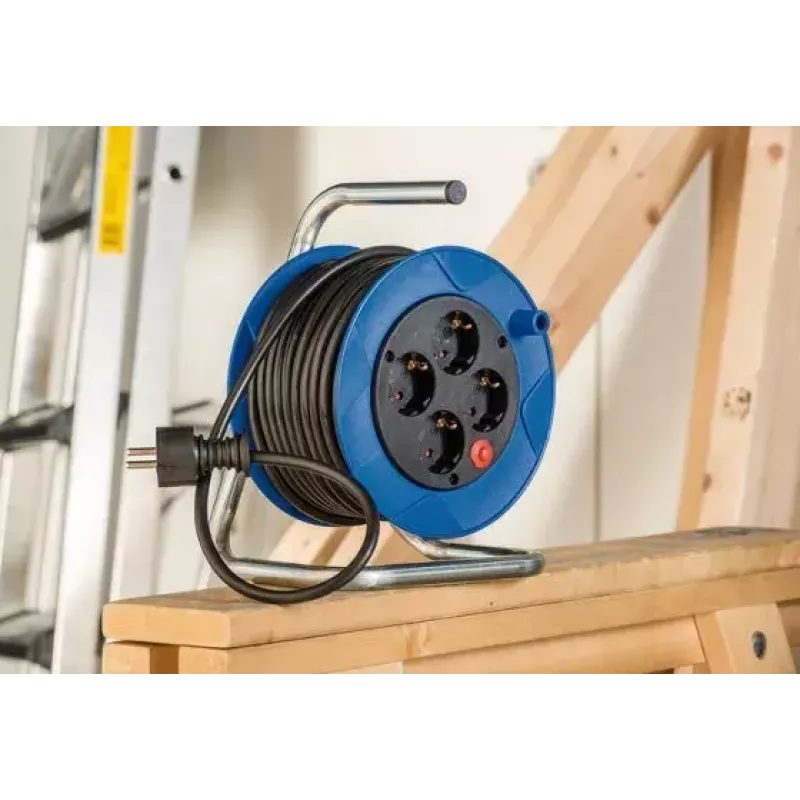 Brennenstuhl Garant Kompakt extensão com enrolador para interior, 4 tomadas, 15 m, azul/preto