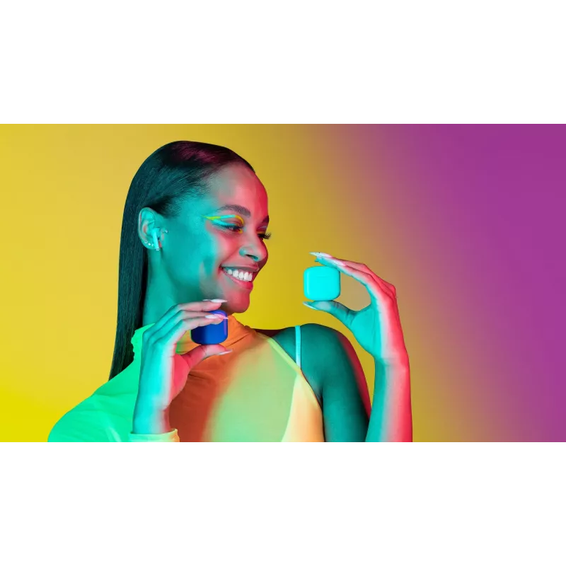 Music Sound Swag SWAG são os auriculares Bluetooth em forma de cápsula, disponíveis em muitas cores brilhantes e supertendência.