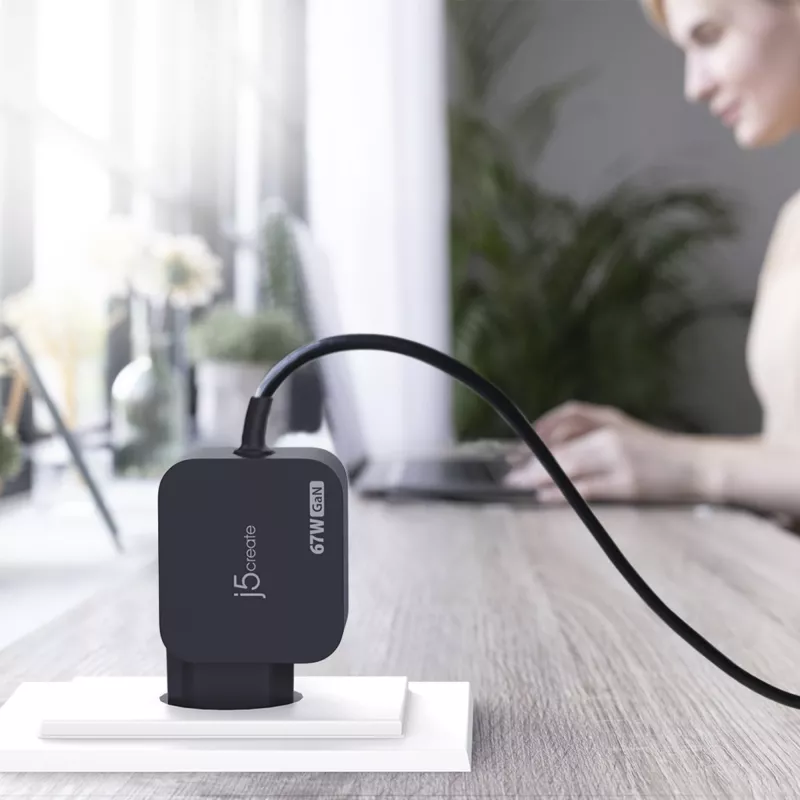 j5create JUP1565DC 67W GaN PD USB-C® Mini carregador com 6 tipos de fichas DC – EU, preto