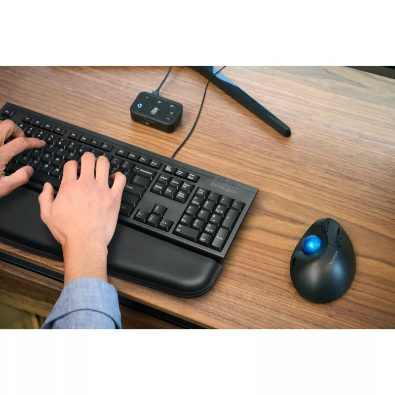 Teclado com fios de tamanho completo Kensington KB100 EQ USB membrana QWERTZ