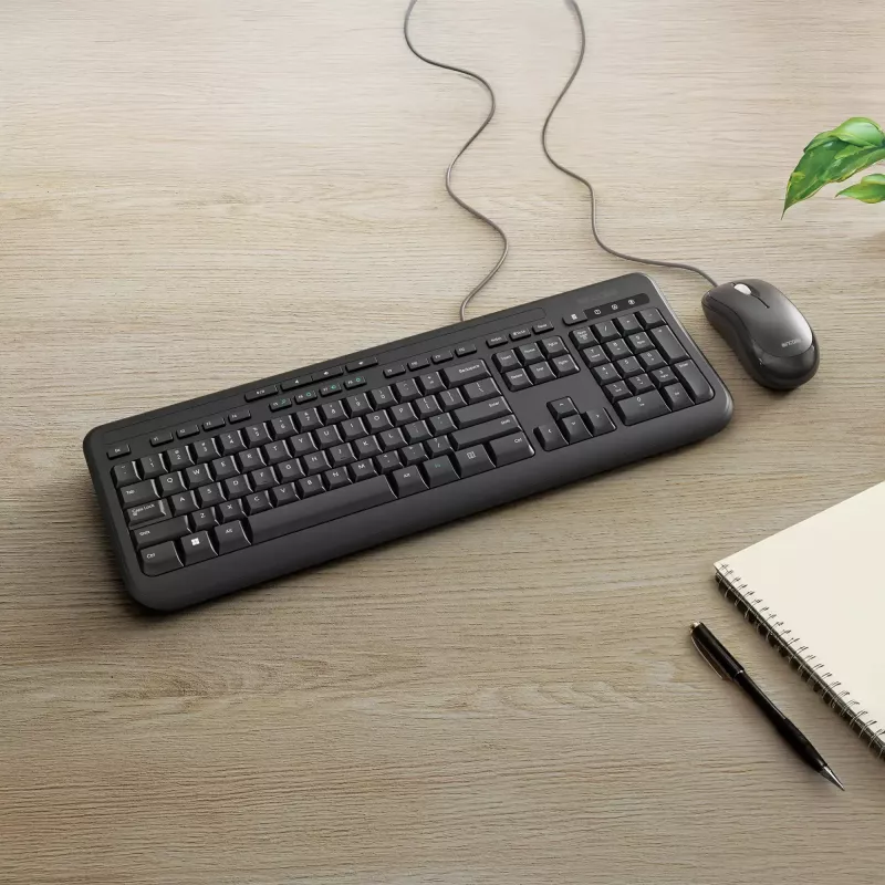 Incase Designed by Microsoft Wired Desktop 600 teclado rato incluído universal USB QWERTY italiano preto