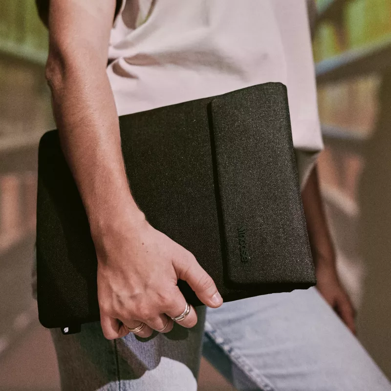 Capa para tablet Incase Crosstown Sleeve para tablet de 11 polegadas, preto