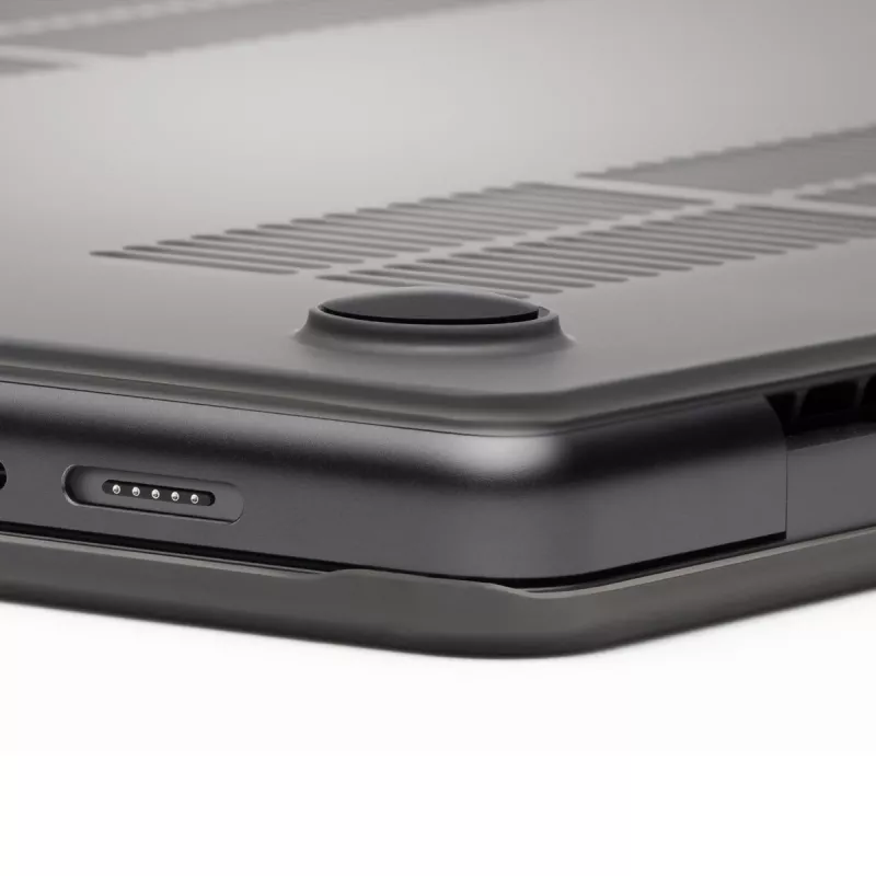 Capa rígida Zagg para MacBook Pro 13 M2/M1 (20) – acabamento Smoke, capa de proteção