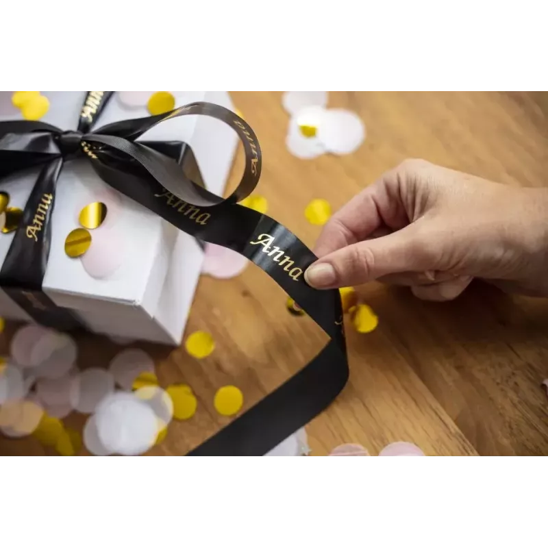 Etiqueta de identificação Brother TZE-R354 dourado sobre preto