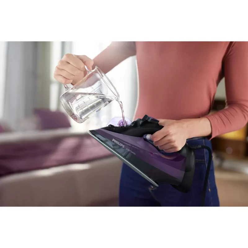 Ferro de engomar a vapor Philips DST5030/80 — 2400 W, base SteamGlide Plus, depósito de água de 0,32 l, cabo de 2 m
