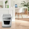 Destruidora de documentos LEITZ IQ Autofeed Small Office50 P4 — corte micro 4x28 mm, autofeed de 50 folhas, entrada de 22 cm, depósito de 20 L