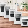 Destruidora de documentos LEITZ IQ Autofeed Small Office50 P4 — corte micro 4x28 mm, autofeed de 50 folhas, entrada de 22 cm, depósito de 20 L