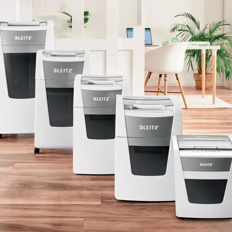 Destruidora de documentos LEITZ IQ Autofeed Small Office50 P4 — corte micro 4x28 mm, autofeed de 50 folhas, entrada de 22 cm, depósito de 20 L