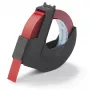Fita de relevo autêntica DYMO | 9 mm x 3 m rolo | impressão branca sobre vermelho | autoadesiva | para máquinas de relevo | 1 unid.