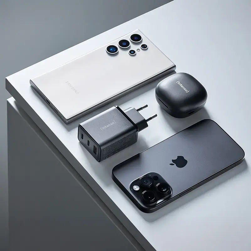 Fonte de alimentação Intenso W65ACC conectores USB-A e USB-C preto