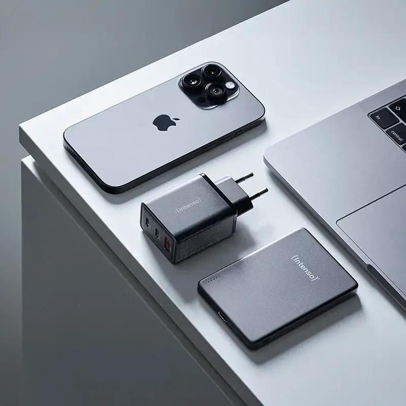 Fonte de alimentação Intenso W65ACC conectores USB-A e USB-C preto