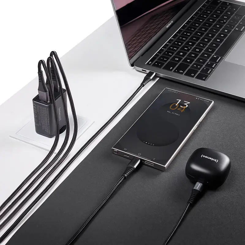 Fonte de alimentação Intenso W65ACC conectores USB-A e USB-C preto