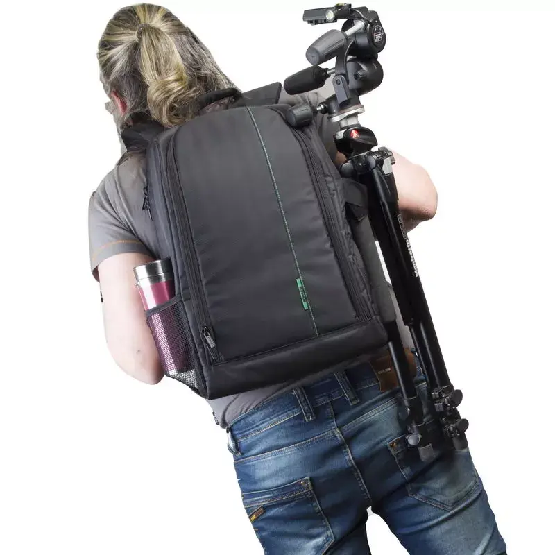 Mochila Rivacase 7490 (PS) preta em poliéster