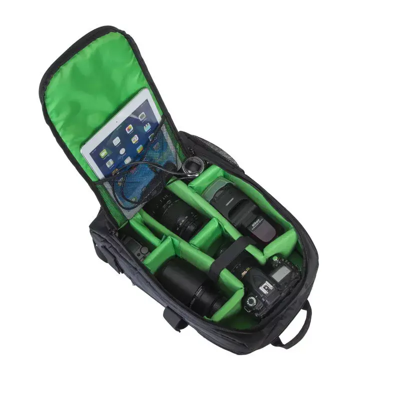 Mochila Rivacase 7490 (PS) preta em poliéster