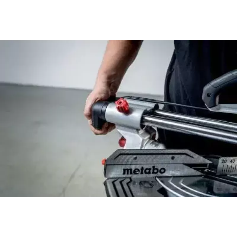Serra de corte e esquadria Metabo KGS 305 M 3700 rpm 1600 W inclinação dupla