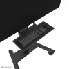 Kit de prateleira para teclado Neomounts AV40-500BL para ecrãs de 43–110 polegadas, VESA até 600x400, carga máx. 2,5 kg, 900×279×640 mm