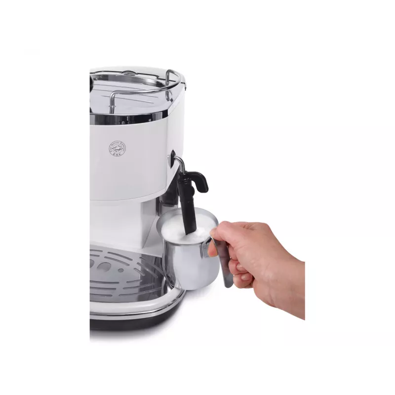 Máquina de café expresso De’Longhi ECO 311.W — manual 15 bar, depósito de água 1,4 L, 2 chávenas, função de aquecimento, aparelho de bancada