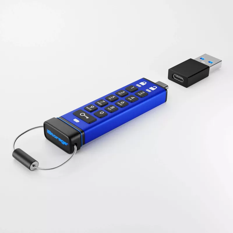 iStorage datAshur PRO+C 512GB | Certificado FIPS 140-3 Nível 3 | Unidade USB Type-C segura | Encriptação de hardware AES-XTS 256 bits | Protegida por PIN | Adaptador Type-C para A incluído