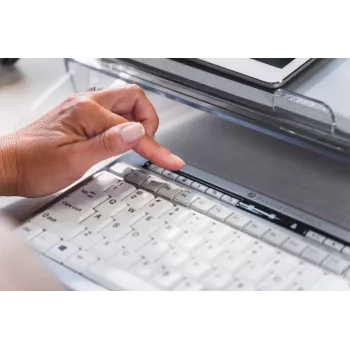 BakkerElkhuizen S-Board 840 DE Qwertz, Tenkeyless (80 - 87%), com fios, USB, interruptores scissor, QWERTZ, cinzento-claro, branco
