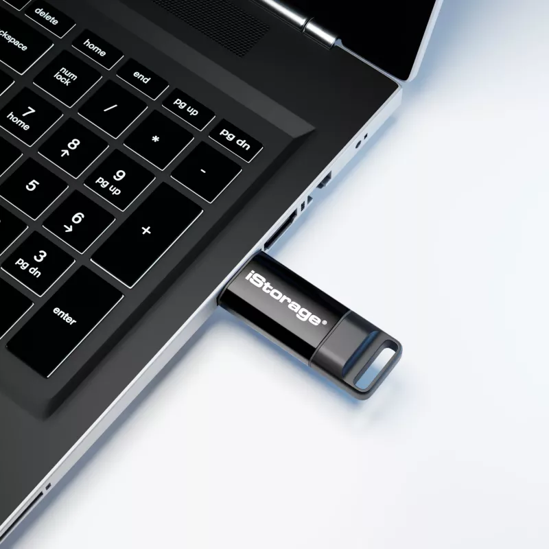 Pen USB cifrada iStorage datAshur BT IS-FL-DBT-256-64, 64 GB, USB 3.2 Gen 1, autenticação por smartphone via Bluetooth, cifragem por hardware AES-XTS de 256 bits, autenticação de dois fatores por SMS, pronta para gestão remota