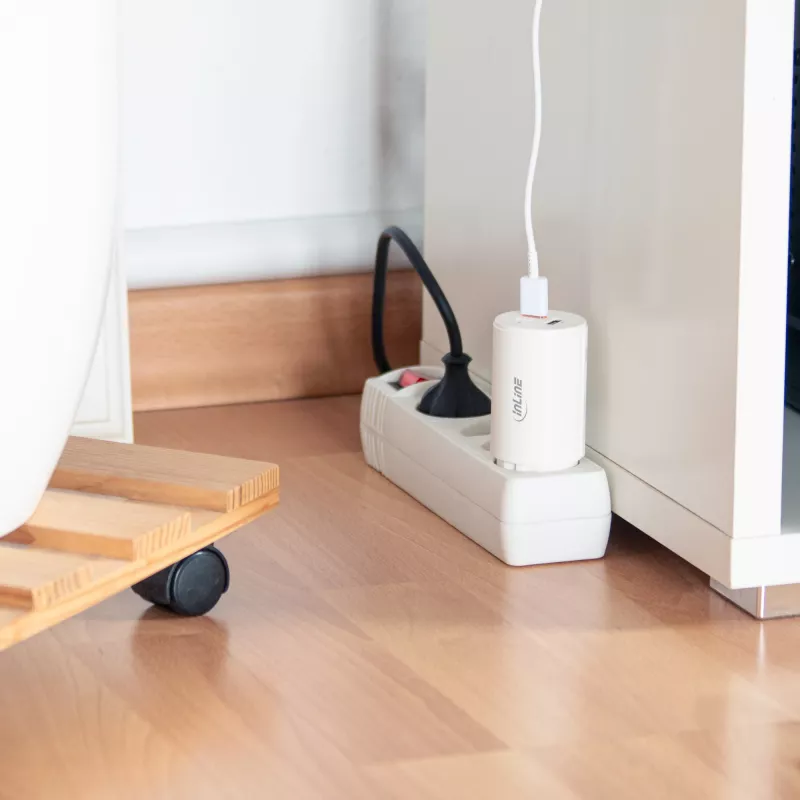 InLine fonte de alimentação USB PD, carregador GaN, 3 portas, USB-C duplo + USB-A, 65W, branco