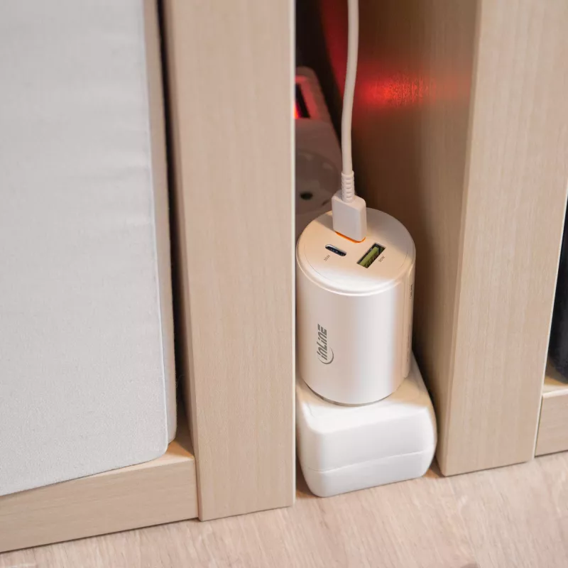 InLine fonte de alimentação USB PD, carregador GaN, 3 portas, USB-C duplo + USB-A, 65W, branco