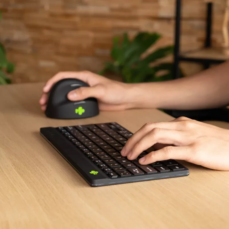 Teclado ergonómico R-Go Tools R-Go Compact Break, teclado compacto com software de pausas, QWERTY (IT), Bluetooth, preto