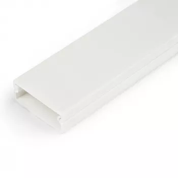 StarTech.com Canal de cabos sólido com fita adesiva e cobertura, 32 mm L x 11 mm A – 1 m de comprimento, PVC ocultação de cabos de rede/alimentação/canal de parede, máx. 12 cabos, listado UL