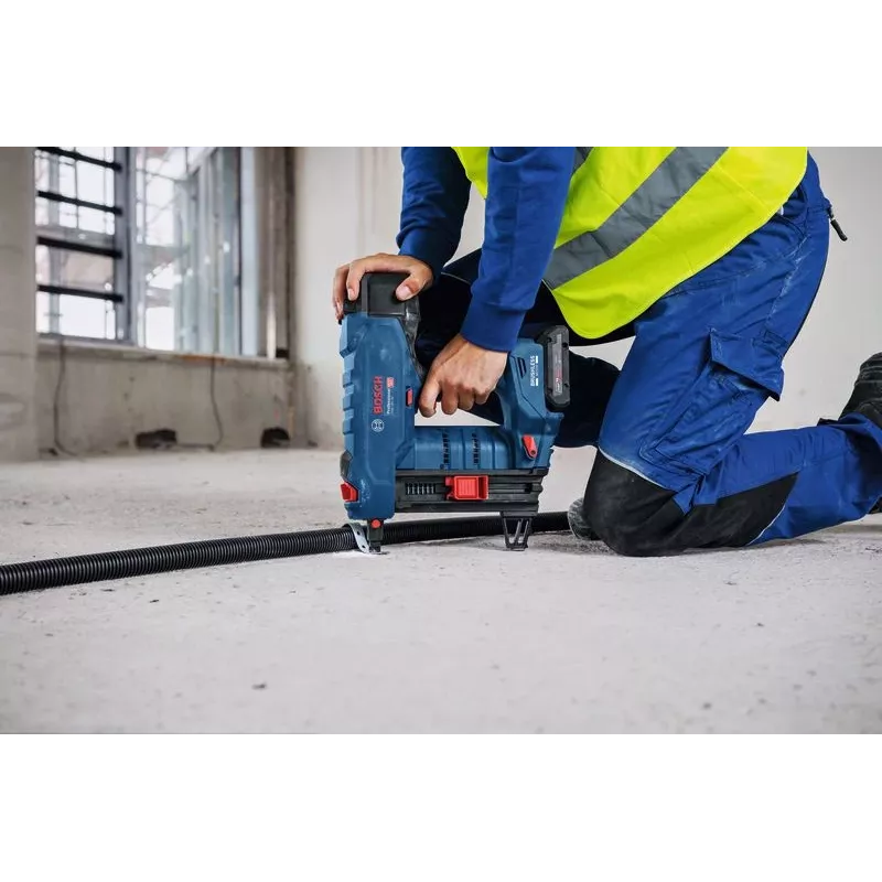 Pregador Bosch GNB 18V-40 a bateria 18V leve
