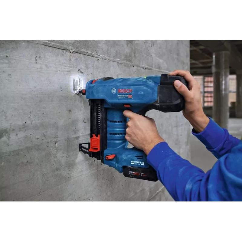 Pregador Bosch GNB 18V-40 a bateria 18V leve