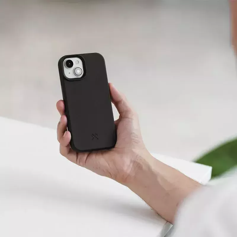 Woodcessories Bio Case capa para telemóvel preta para iPhone 15 Plus