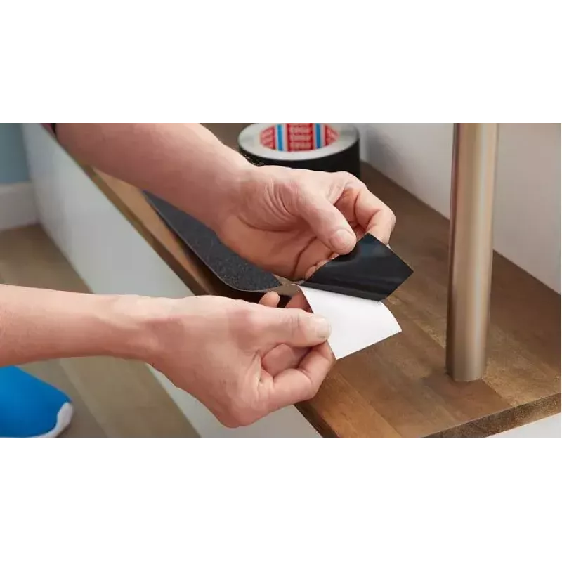Fita antiderrapante para banho TESA 55587-02 preta