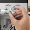 Máquina de café expresso KRUPS XP801T semiautomática com moinho integrado, depósito de água de 3 litros, saída para 2 chávenas, preto/aço inoxidável