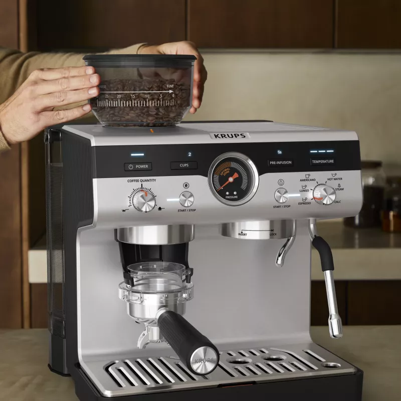 Máquina de café expresso KRUPS XP801T semiautomática com moinho integrado, depósito de água de 3 litros, saída para 2 chávenas, preto/aço inoxidável
