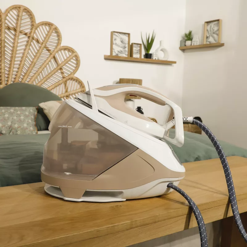 Central de engomar a vapor Tefal Pro Express Eco GV9E22E0 2200 W 1,8 L base Durilium AirGlide Autoclean bege, branco