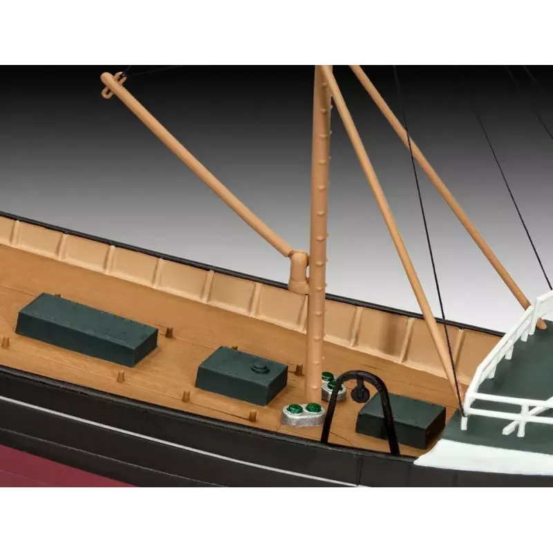 Modelo de embarcação de pesca Revell North Sea Trawler