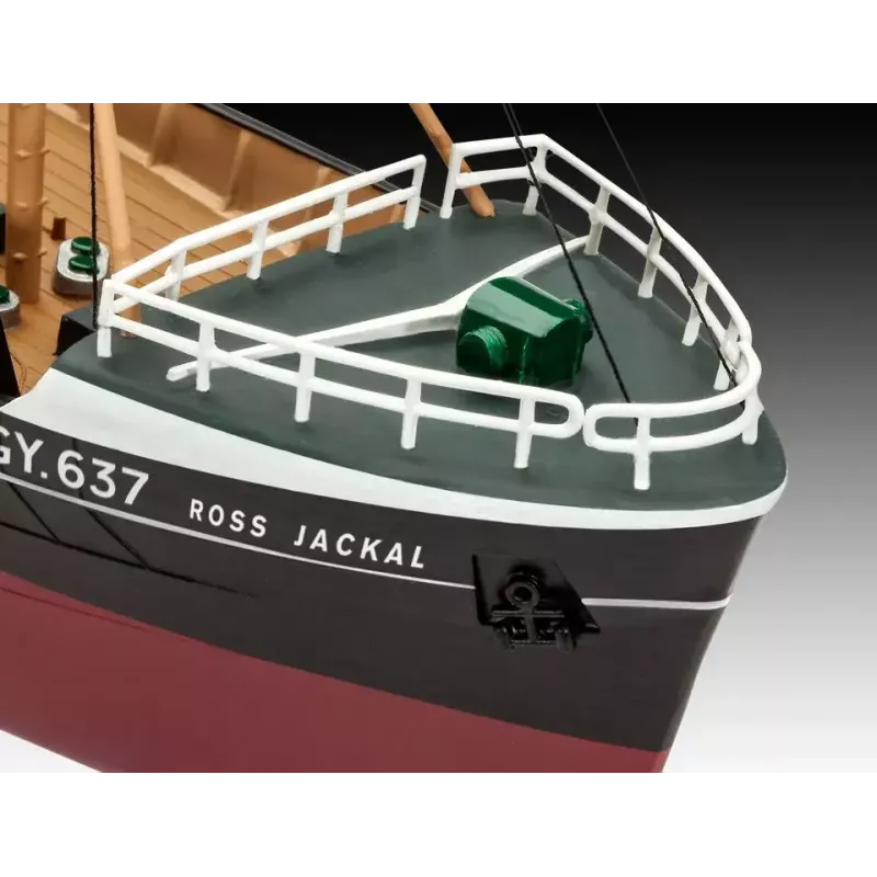 Modelo de embarcação de pesca Revell North Sea Trawler