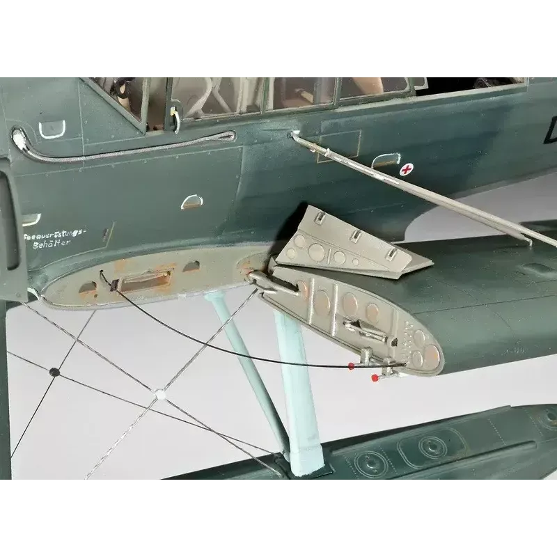 Maquete em plástico REVELL ARADO AR 196A-3 hidroavião à escala 1:32