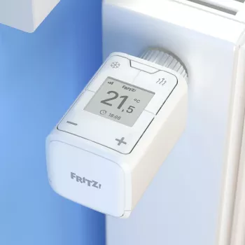 FRITZ Smart Thermo 302 termostato (interior), branco, controlo por botões, pilha AA, 51×51×90 mm